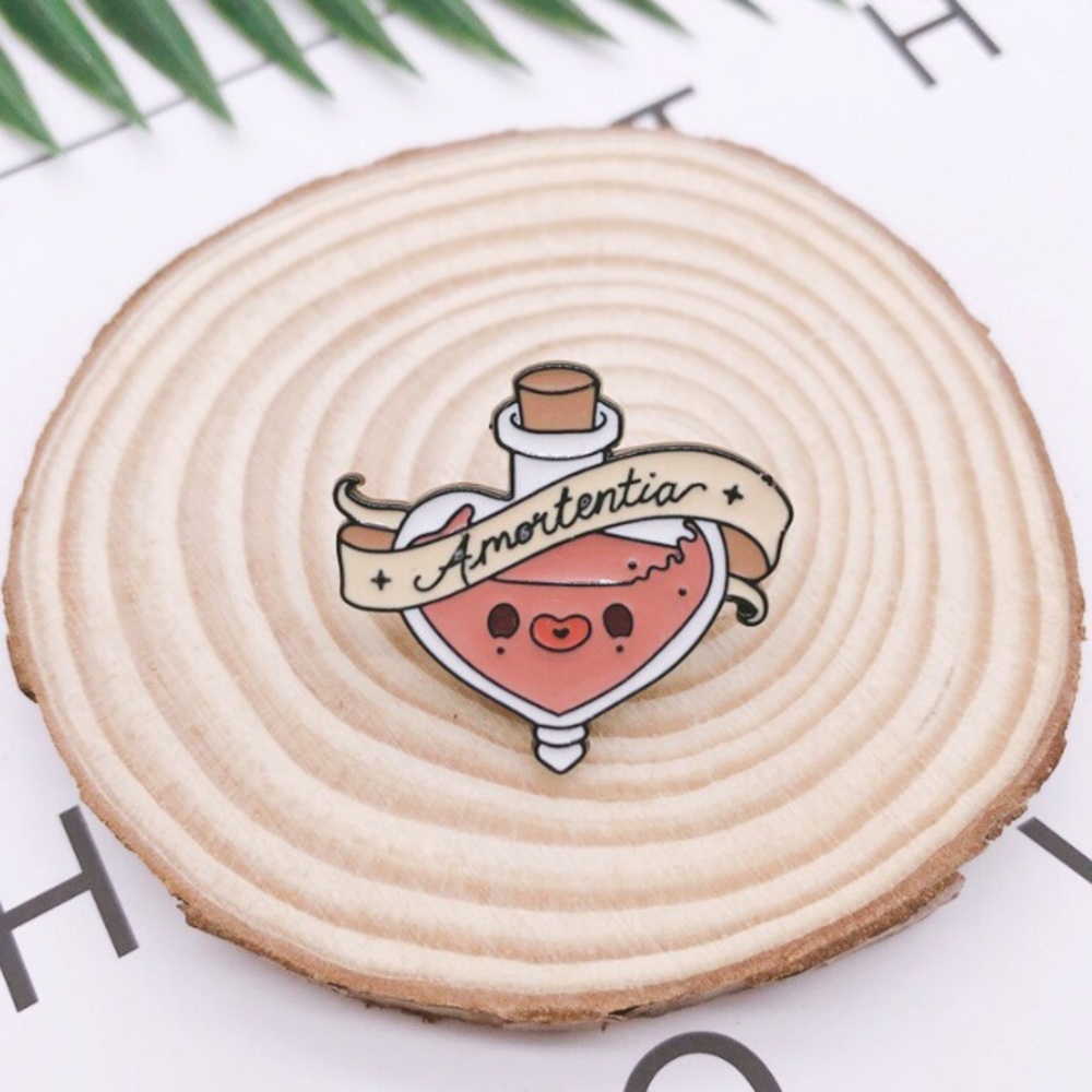 🎉 New Harry Potter Amortentia Magic Potion Bottle Pin
